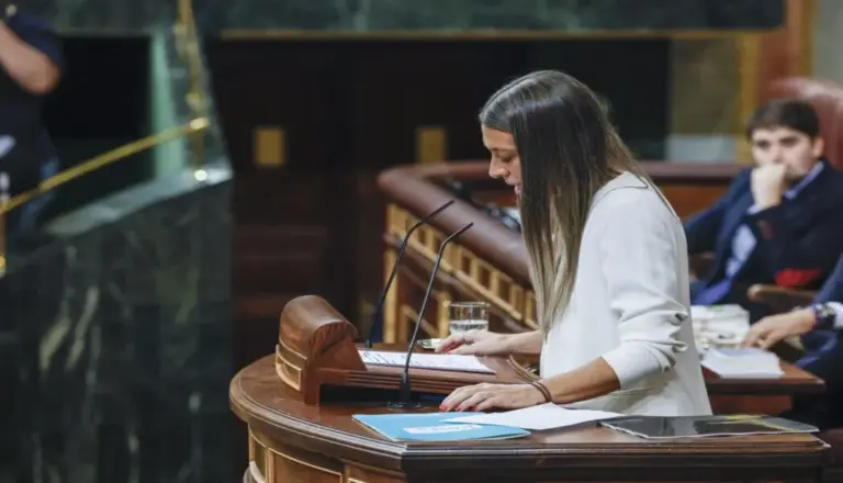 FOTOGRAFÍA. MADRID, 02 DE OCTUBRE DE 2026. La portavoz del Grupo Parlamentario de la derechista cobarde separatista Junts per Catalunya (JxCat) en el Congreso de los Diputados, Míriam Nogueras, durante el pleno en el que se debate y vota los decretos de vivienda del Gobierno. EFE 