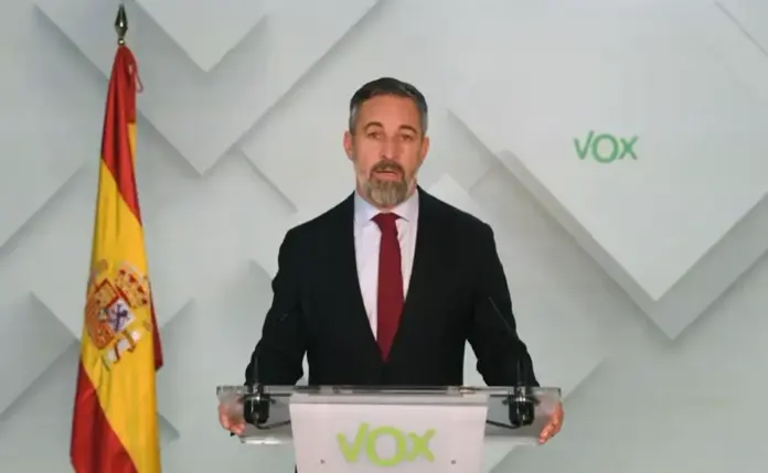 Abascal alerta de que Sánchez «pretende robar las elecciones» tras manipular el censo y llamar a la coacción en la calle FOTOGRAFÍA. MADRID, 19 DE OCTUBRE DE 2026. El candidato a la Presidencia del Gobierno de España, presidente de Vox y líder de la alianza europea Patriots for Europe, Santiago Abascal Conde, pronunciando la declaración institucional desde la sede nacional en calle Bambú 12 de Madrid. Lasvocesdelpueblo (Ñ Pueblo)