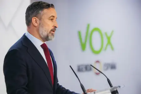 FOTOGRAFÍA. MADRID, 05 DE OCTUBRE DE 2026. El presidente de la formación patriota Vox y líder de la coalición internacional Patriots for Europe, Santiago Abascal Conde, registrado este lunes durante una declaración institucional sobre adelanto electoral anunciado por el presidente del Gobierno Pedro Sánchez Pérez-Castejón. Lasvocesdelpueblo (Ñ Pueblo)
