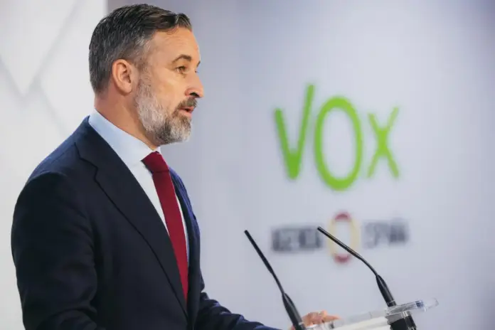 Abascal exige elecciones limpias frente a un Sánchez «capaz de todo» el 29N (1) FOTOGRAFÍA. MADRID, 05 DE OCTUBRE DE 2026. El presidente de la formación patriota Vox y líder de la coalición internacional Patriots for Europe, Santiago Abascal Conde, registrado este lunes durante una declaración institucional sobre adelanto electoral anunciado por el presidente del Gobierno Pedro Sánchez Pérez-Castejón. Lasvocesdelpueblo (Ñ Pueblo)