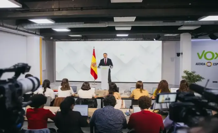 Abascal exige elecciones limpias frente a un Sánchez «capaz de todo» el 29N (3) FOTOGRAFÍA. MADRID, 05 DE OCTUBRE DE 2026. El presidente de la formación patriota Vox y líder de la coalición internacional Patriots for Europe, Santiago Abascal Conde, registrado este lunes durante una declaración institucional sobre adelanto electoral anunciado por el presidente del Gobierno Pedro Sánchez Pérez-Castejón. Lasvocesdelpueblo (Ñ Pueblo)