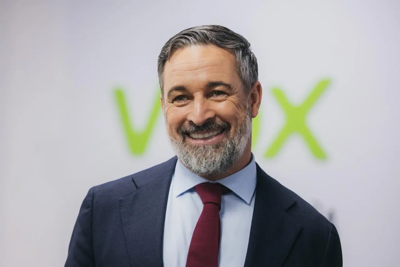 FOTOGRAFÍA. MADRID, 05 DE OCTUBRE DE 2026. El presidente de la formación patriota Vox y líder de la coalición internacional Patriots for Europe, Santiago Abascal Conde, registrado este lunes durante una declaración institucional sobre adelanto electoral anunciado por el presidente del Gobierno Pedro Sánchez Pérez-Castejón. Lasvocesdelpueblo (Ñ Pueblo)