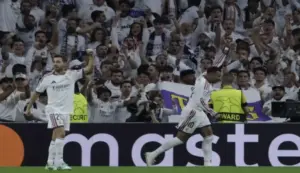 FOTOGRAFÍA. MADRID, 21 DE OCTUBRE DE 2026. Los jugadores del Real Madrid, el portugués Bernardo Silva (i) y el francés Kylian Mbappé, celebran el segundo gol del equipo durante el encuentro de Liga de Campeones que disputaron Real Madrid y RB Leipzig en el Santiago Bernabéu, en Madrid. EFE 