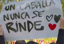 FOTOGRAFÍA. MADRID, 25 DE OCTUBRE DE 2026. Marea de miles de patriotas españoles encabezados por la plataforma ciudadana «Mujeres Caballas - Familias Unidas por Ceuta» recorre el Paseo del Prado portando banderas de España y de Ceuta para exigir el fin de la invasión migratoria. Lasvocesdelpueblo (Ñ Pueblo)