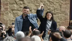 FOTOGRAFÍA. DISTRITO DE NOU BARRIS, 24 DE OCTUBRE DE 2026. El cabeza de lista de la ultraizquierda separatista ERC al Congreso para el 29N, Gabriel Rufián (i), y la eurodiputada y candidata de extrema izquierda Podemos, Irene Montero (d). EFE