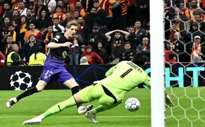 El Barcelona golea al Galatasaray al ritmo de un Lamine Yamal estelar (2) FOTOGRAFÍA. ESTAMBUL, 13 DE OCTUBRE DE 2026. Fermin López celebra su gol durante el partido de la fase liga de la UEFA Champions League jugado en Estambul. EFE