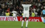 FOTOGRAFÍA. MADRID, 18 DE OCTUBRE DE 2026. El centrocampista turco del Real Madrid Arda Guler (i) celebra su gol durante el partido de la jornada 9 de LaLiga entre el Real Madrid y el Sevilla FC, este domingo en el estadio Santiago Bernabéu. EFE