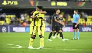 FOTOGRAFÍA. VILLARREAL, 13 D EOCTUBRE DE 2026. Los jugadores del Villarreal celebran la victoria, al término del partido de la Liga de Campeones que Villarreal y Nápoles han disputado en el estadio de La Cerámica. EFE