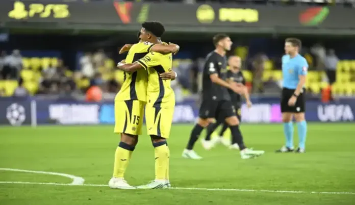 El Villarreal remonta al Nápoles y rompe su maldición en la Liga de Campeones FOTOGRAFÍA. VILLARREAL, 13 D EOCTUBRE DE 2026. Los jugadores del Villarreal celebran la victoria, al término del partido de la Liga de Campeones que Villarreal y Nápoles han disputado en el estadio de La Cerámica. EFE