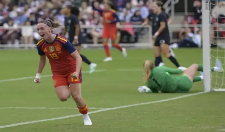FOTOGRAFÍA. WASHINGTON, 10 DE OCTUBRE DE 2026. Eva Navarro, de España, celebra un gol en un partido amistoso entre las selecciones femeninas de Estados Unidos y España en el estadio Audi Field en Washington (EE.UU). EFE