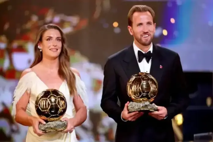 España consagra su hegemonía en Londres con el Balón de Oro de Alexia y el triunfo de De la Fuente FOTOGRAFÍA. LONDRES, 26 D EOCTUBRE DE 2026.La española Alexia Putellas y el inglés Harry Kane, ganadores del Balón de Oroposan con los trofeos en el London Palladium Theatre, Reino Unido, Londres. EFE