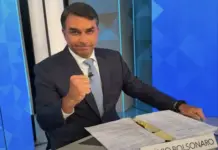 FOTOGRAFÍA. BRASILIA, 24 OCTUBRE DE 2026. En la imagen el aspirante de la formación patriota brasileña Partido Liberal (PL), Flávio Nantes Bolsonaro, durante una debate lectoral con el candidato oficialista zurdo del partido comunista Partido de los Trabajadores (PT), Luiz Inácio Lula da Silva. Lasvocesdelpueblo (Ñ Pueblo) 