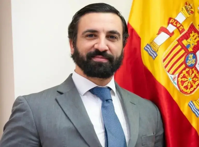 FOTOGRAFÍA. GRANADA, 22 DE OCTUBRE DE 2026. Jacobo González-Robatto Perote (Madrid, 14 de octubre de 1987), licenciado en Administración y Dirección de Empresas por CUNEF y cuenta con un MBA Full Time en Business Administration por el IESE Business School, nombrado como cabeza de lista por la circunscripción de Granada para las elecciones generales anticipadas al Congreso de los Diputados del próximo domingo 29 de noviembre de 2026 (29N). Lasvocesdelpueblo (Ñ Pueblo)