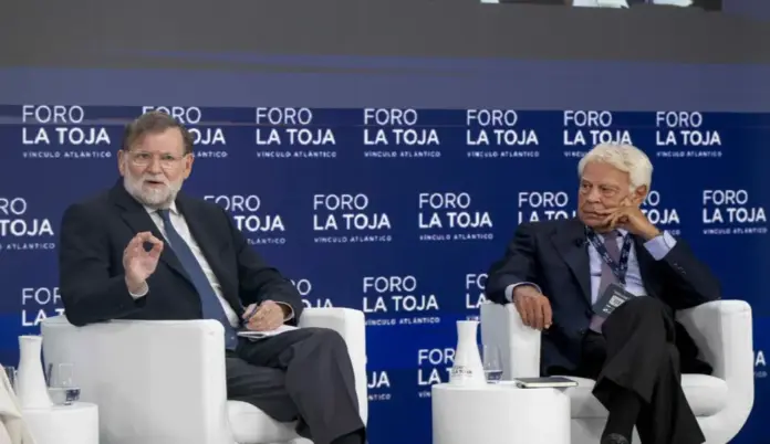González y Rajoy exigen elecciones y denuncian la debilidad de Sánchez ante Marruecos FOTOGRAFÍA. ILLA DA TOXA, 02 DE OCTUBRE DE 2026. Los expresidentes del Gobierno Mariano Rajoy (i) y Felipe González (d) participan en la mesa redonda 'Dos miradas sobre España' celebrada este viernes en el Foro La Toja, en la Illa da Toxa, el Grove, Pontevedra. EFE