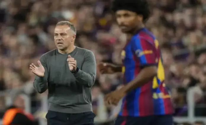 Hansi Flick asume la derrota en el clásico y admite la superioridad táctica del Real Madrid FOTOGRAFÍA. BARCELONA, 25 DE OCTUBRE DE 2026. El técnico alemán del FC Barcelona, Hansi Flick, durante el encuentro de Laliga EA Sports que disputaron FC Barcelona y Real Madrid en el estadio del Camp Nou, en Barcelona. EFE