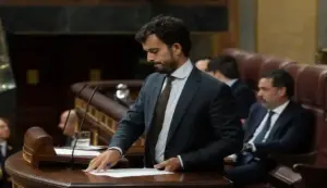 FOTOGRAFÍA. MADRID, 02 DE OCTUBRE DE 2026. El portavoz nacional de vivienda de Vox y diputado de esta formación política patriota, Carlos Hernández Quero Lasvocesdelpueblo (Ñ Pueblo)