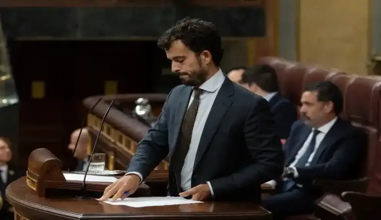 FOTOGRAFÍA. MADRID, 02 DE OCTUBRE DE 2026. El portavoz nacional de vivienda de Vox y diputado de esta formación política patriota, Carlos Hernández Quero Lasvocesdelpueblo (Ñ Pueblo)