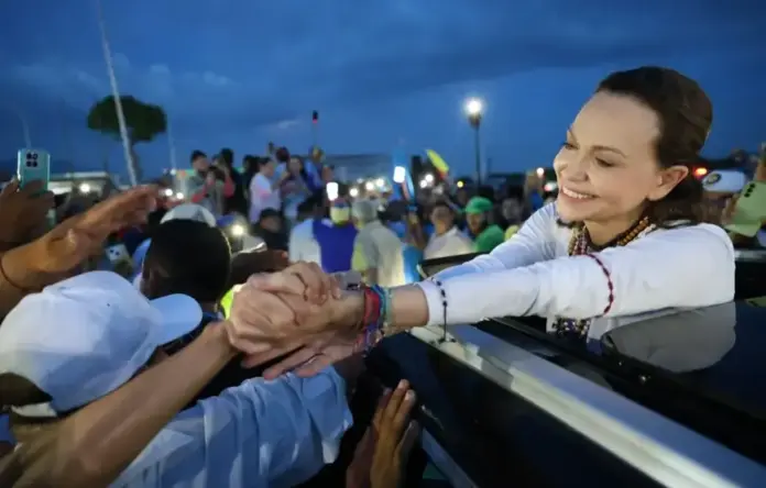 Histórico regreso a Venezuela de la líder opositora María Corina ante el clamor popular (1) FOTOGRAFÍA. VENEZUELA, 25 D EOCTUBRE DE 2026. Tras diez meses de exilio, la líder opositora venezolana y Premio Nobel de la Paz, María Corina Machado Parisca, ha regresado este domingo a Venezuela. Lasvocesdelpueblo (Ñ Pueblo)