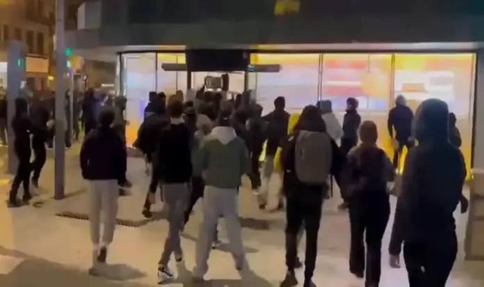 La ultraizquierda y el separatismo siembran el caos y el terror en Barcelona