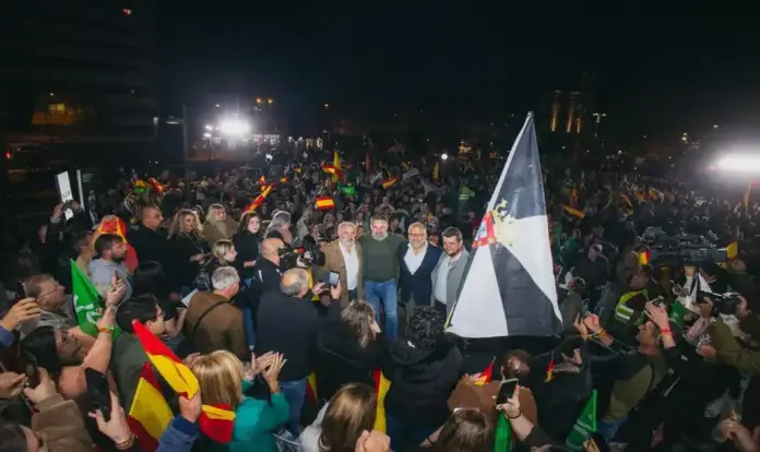 Lleno histórico de Vox en Zamora con Santiago Abascal en el ecuador hacia el 29N (1) FOTOGRAFÍA. ZAMORA, 27 DE OCTUBRE DE 2026. El presidente de Vox y candidato a la Presidencia del Gobierno, Santiago Abascal Conde, el presidente de la Comisión Gestora Provincial de Vox Zamora y candidato al Senado, Eugenio Blanco Ugidos; el vicepresidente primero de la Junta de Castilla y León y consejero de Desregulación, Familia y Ayudas Sociales, Carlos Pollán Fernández; y cabeza de lista al Congreso de los Diputados por la circunscripción de Zamora, Miguel Suárez Arca, participan en un mitin electora de precampaña en Zamora. Lasvocesdelpueblo (Ñ Pueblo)