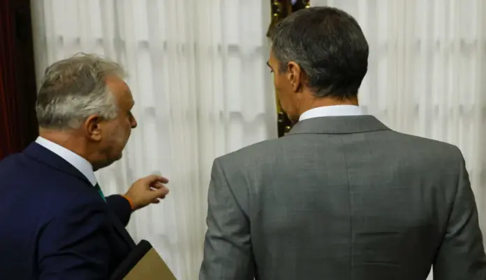 Pánico en La Moncloa El fracaso en el Congreso obliga a Sánchez a valorar elecciones (1) FOTOGRAFÍA. MADRID, 02 DE OCTUBRE D E2026. El Pleno del Congreso de los Diputados ha derogado en su sesión de este viernes dos reales decretos-ley con medidas en materia de vivienda del Gobierno socialcomunista de Pedro Sánchez Pérez-Castejón. En concreto, el Real Decreto-ley 26/2026, de 29 de septiembre, por el que se adoptan medidas urgentes para la protección de la función social de la vivienda y la ampliación de la oferta de vivienda asequible ha sido rechazado por 172 votos a favor y 178 en contra. Por otra parte, el Real Decreto-ley 27/2026, de 29 de septiembre, por el que se adoptan medidas urgentes para reforzar la estabilidad de los contratos de arrendamiento de vivienda habitual ha sido rechazado por 166 votos a favor y 184 en contra. Lasvocesdelpueblo (Ñ Pueblo)