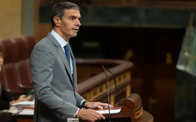 FOTOGRAFÍA. MADRID, 02 DE OCTUBRE D E2026. El Pleno del Congreso de los Diputados ha derogado en su sesión de este viernes dos reales decretos-ley con medidas en materia de vivienda del Gobierno socialcomunista de Pedro Sánchez Pérez-Castejón. En concreto, el Real Decreto-ley 26/2026, de 29 de septiembre, por el que se adoptan medidas urgentes para la protección de la función social de la vivienda y la ampliación de la oferta de vivienda asequible ha sido rechazado por 172 votos a favor y 178 en contra. Por otra parte, el Real Decreto-ley 27/2026, de 29 de septiembre, por el que se adoptan medidas urgentes para reforzar la estabilidad de los contratos de arrendamiento de vivienda habitual ha sido rechazado por 166 votos a favor y 184 en contra. Lasvocesdelpueblo (Ñ Pueblo)