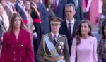 FOTOGRAFÍA. MADRID, 12 DE OCTUBRE DE 2026. Parada militar celebrada en el paseo del Prado y la plaza de Cánovas del Castillo de Madrid con motivo del Día de la Fiesta Nacional de España y de la Hispanidad, presidida por los reyes Felipe VI y Letizia junto a sus hijas, la princesa Leonor y la infanta Sofía, en una jornada institucional marcada por la masiva afluencia de ciudadanos y las intensas muestras de protesta popular dirigidas contra el presidente del Gobierno, Pedro Sánchez (segunda fila izquierda). Lasvocesdelpueblo (Ñ Pueblo).