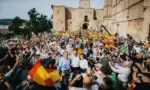 FOTOGRAFÍA. PALMA (MALLORCA), 24 D EOCTUBRE DE 2026. El candidato de los patriotas a la Presidencia del Gobierno de España, líder nacional del partido verde y de Patriots for Europe, Santiago Abascal Conde, el presidente del Parlamento de las Islas Baleares y presidente del CEP de Vox en las islas, Gabriel Antonio Le Senne Presedo, y la candidata de Vox al Congreso de los Diputados por Islas Baleares, docente e investigadora académica, Doctora en Ciencia y Tecnología por la UIMP-CSIC y licenciada en Ciencias del Mar, María Isabel Cerezo Sánchez, participan en un acto multitudinario de la formación verde en Palma, Mallorca. Lasvocesdelpueblo (Ñ Pueblo)
