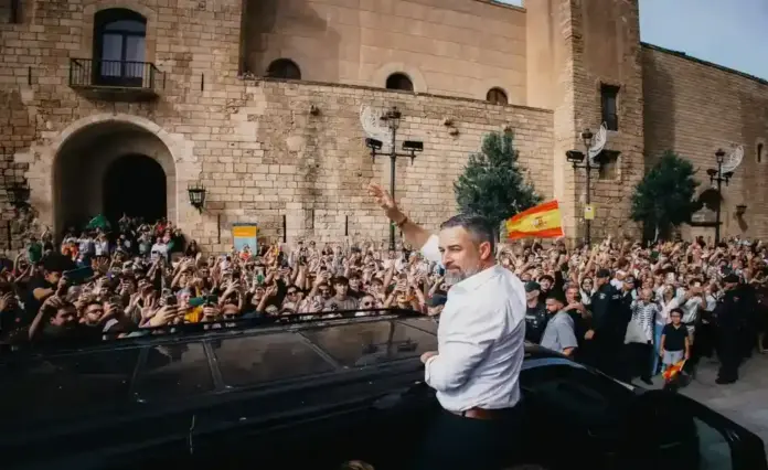 Santiago Abascal desborda Palma en un multitudinario acto de precampaña de Vox (2) FOTOGRAFÍA. PALMA (MALLORCA), 24 D EOCTUBRE DE 2026. El candidato de los patriotas a la Presidencia del Gobierno de España, líder nacional del partido verde y de Patriots for Europe, Santiago Abascal Conde, el presidente del Parlamento de las Islas Baleares y presidente del CEP de Vox en las islas, Gabriel Antonio Le Senne Presedo, y la candidata de Vox al Congreso de los Diputados por Islas Baleares, docente e investigadora académica, Doctora en Ciencia y Tecnología por la UIMP-CSIC y licenciada en Ciencias del Mar, María Isabel Cerezo Sánchez, participan en un acto multitudinario de la formación verde en Palma, Mallorca. Lasvocesdelpueblo (Ñ Pueblo)