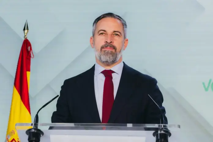 Santiago Abascal propone blindar el Senado junto al PP ante el 29N (3) FOTOGRAFÍA. MADRID, 19 DE OCTUBRE DE 2026. El candidato a la Presidencia del Gobierno de España, presidente de Vox y líder de la alianza europea Patriots for Europe, Santiago Abascal Conde, durante la declaración institucional desde la sede nacional en calle Bambú 12 de Madrid. Lasvocesdelpueblo (Ñ Pueblo)