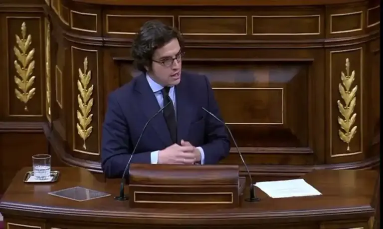 Figaredo desmonta los decretos de vivienda y desvela que el sanchismo entregó la Sareb a los fondos buitre