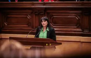 FOTOGRAFÍA. BARCELONA, 30 DE SEPTIEMBRE DE 2026. La alcaldesa de Ripoll y diputada del partido conservador separatista Aliança Catalana (AC), Sílvia Orriols Serra, este miércoles durante su intervención en el Debate de Política General 2026 sobre Cataluña. Lasvocesdelpueblo (Ñ Pueblo)