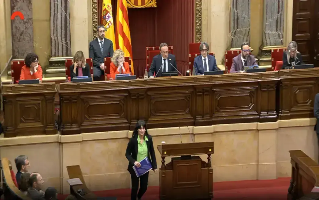 FOTOGRAFÍA. BARCELONA, 30 DE SEPTIEMBRE DE 2026. La alcaldesa de Ripoll y diputada del partido conservador separatista Aliança Catalana (AC), Sílvia Orriols Serra, este miércoles durante su intervención en el Debate de Política General 2026 sobre Cataluña. Lasvocesdelpueblo (Ñ Pueblo)