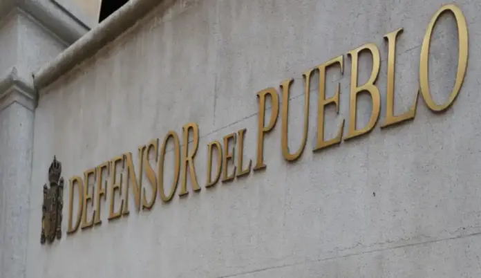 Vox exige al TC inadmitir el amparo de Gabilondo ante pucherazo censal del 29N FOTOGRAFÍA. MADRID, 18 D EOCTUBRE DE 2026. Detalle de la fachada de la Defensoría del pueblo español, titular del exministro y exlíder del Partido Socialista Obrero Español (PSOE) y excandidato del PSOE a la Presidencia del Gobierno de la Comunidad de Madrid, Ángel Gabilondo Pujol. Lasvocesdelpueblo (Ñ Pueblo)