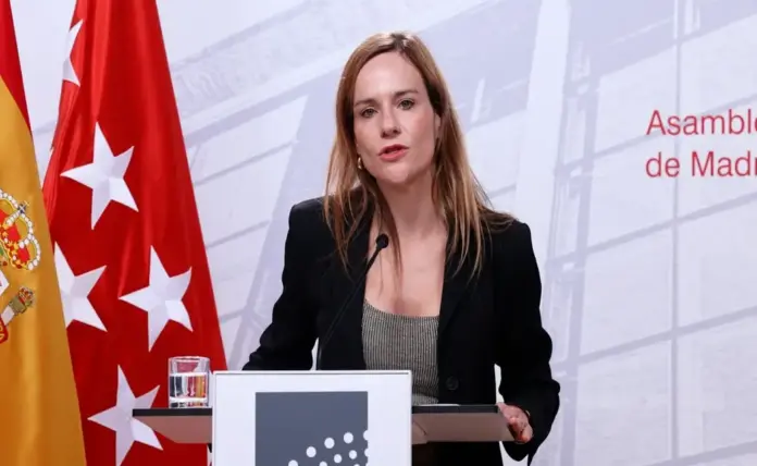 Vox exige en la Asamblea de Madrid la reprobación y el cese fulminante de Óscar Puente por el colapso ferroviario, Isabel Pérez Moñino FOTOGRAFÍA. MADRID, 30 DE OCTUBRE DE 2026. La portavoz nacional de Agenda España de Vox y portavoz del Grupo Parlamentario de la formación patriota en la Asamblea de Madrid, Isabel Pérez Moñino-Aranda, registrada este viernes en rueda de prensa. Lasvocesdelpueblo (Ñ Pueblo)
