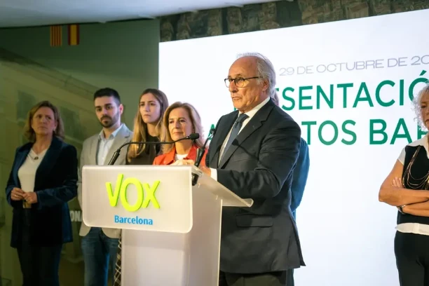 FOTOGRAFÍA. BARCELONA, 29 D EOCTUBRE DE 2026. El acto de presentación de candidatos de Vox por Barcelona al Congreso de los Diputados para el 29N, celebrado en la sede provincial del partido, ha contado con las intervenciones del presidente del Comité Ejecutivo Provincial (CEP) de Vox Barcelona, Joan Garriga Doménech; y del cabeza de lista y actual diputado, Juan José Aizcorbe Torra; la patriota María Caridad Mejías Sánchez (Carina Mejías) es la 29N como número dos de Aizcorbe. Lasvocesdelpueblo (Ñ Pueblo)
