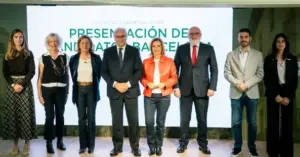 FOTOGRAFÍA. BARCELONA, 29 D EOCTUBRE DE 2026. El acto de presentación de candidatos de Vox por Barcelona al Congreso de los Diputados para el 29N, celebrado en la sede provincial del partido, ha contado con las intervenciones del presidente del Comité Ejecutivo Provincial (CEP) de Vox Barcelona, Joan Garriga Doménech; y del cabeza de lista y actual diputado, Juan José Aizcorbe Torra; la patriota María Caridad Mejías Sánchez (Carina Mejías) es la 29N como número dos de Aizcorbe. Lasvocesdelpueblo (Ñ Pueblo)