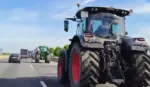 FOTOGRAFÍA. BARCELONA, 14 DE OCTUBRE DE 2026. El sector primario catalán sube a bordo de sus tractores para realizar una marcha lenta por la emblemática autopista catalana AP-7 en dirección a Barcelona frente al abandono de la Administración socialista catalana de Salvador Illa Roca a los obreros del campo catalán. Lasvocesdelpueblo (Ñ Pueblo)